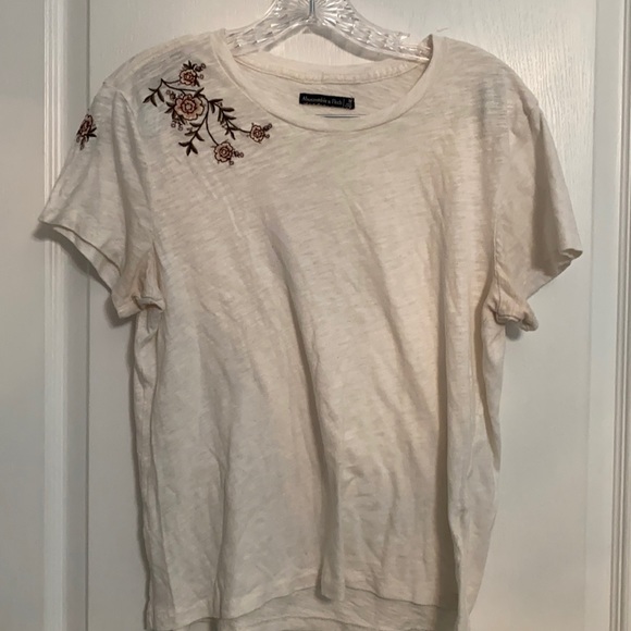 Abercrombie & Fitch T-Shirt w/ Flower Embroidery - Picture 1 of 4